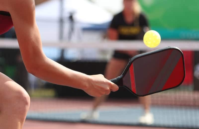Beginners Guide To Pickleball Paddles: Picking The Right Paddle
